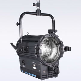 높은 빛 출력 200W LED 프레스넬 라이트 낮 빛 배터리 영화 및 스튜디오 조명을위한 전력 ((극 조작 요크) 협력 업체