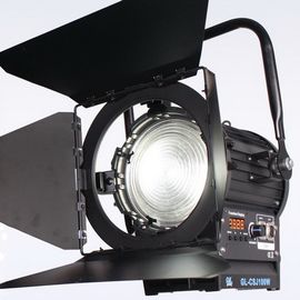 높은 빛 출력 200W LED 프레스넬 라이트 낮 빛 배터리 영화 및 스튜디오 조명을위한 전력 ((극 조작 요크) 협력 업체