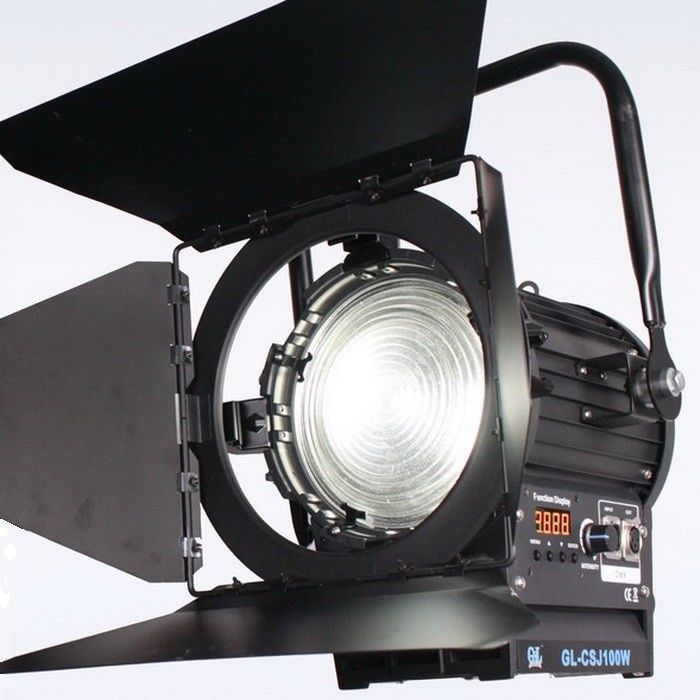 높은 빛 출력 200W LED 프레스넬 라이트 낮 빛 배터리 영화 및 스튜디오 조명을위한 전력 ((극 조작 요크) 협력 업체